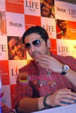 Zayed Khan at the launch of Light of Light NGO in Phoenix Mall on 10th Oct 2009 (8).JPG